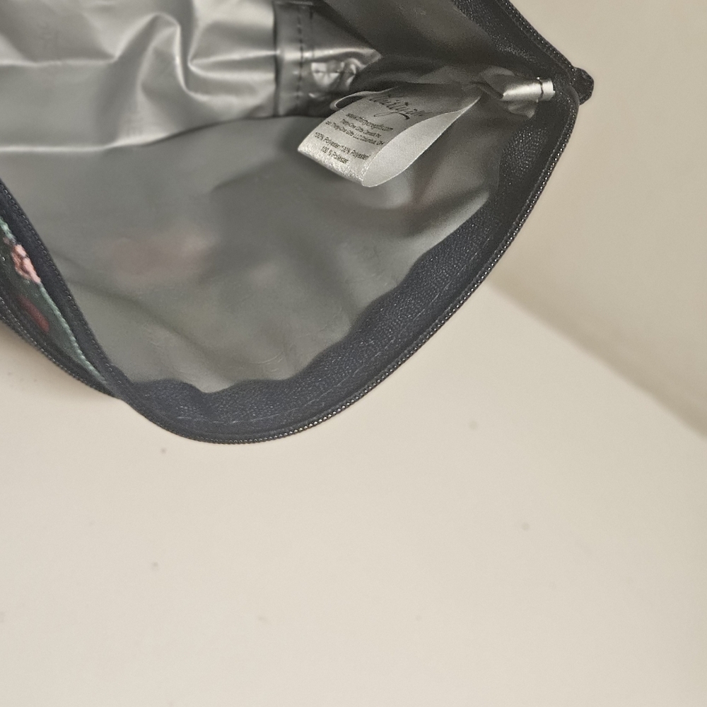 Thirsty Pouch View 5
